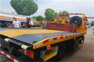 六盘水附近拖车电话号码服务