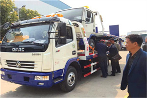 六盘水汽车道路救援拖车价格